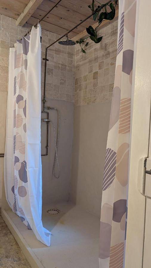 Gîte pour 4 personnes, avec jardin et piscine à Pérouges - 2