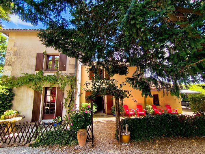 Gîte pour 6 personnes, avec piscine à Chef-Boutonne