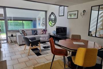 Gîte pour 4 personnes, avec jardin et piscine dans Port de Gourmalon