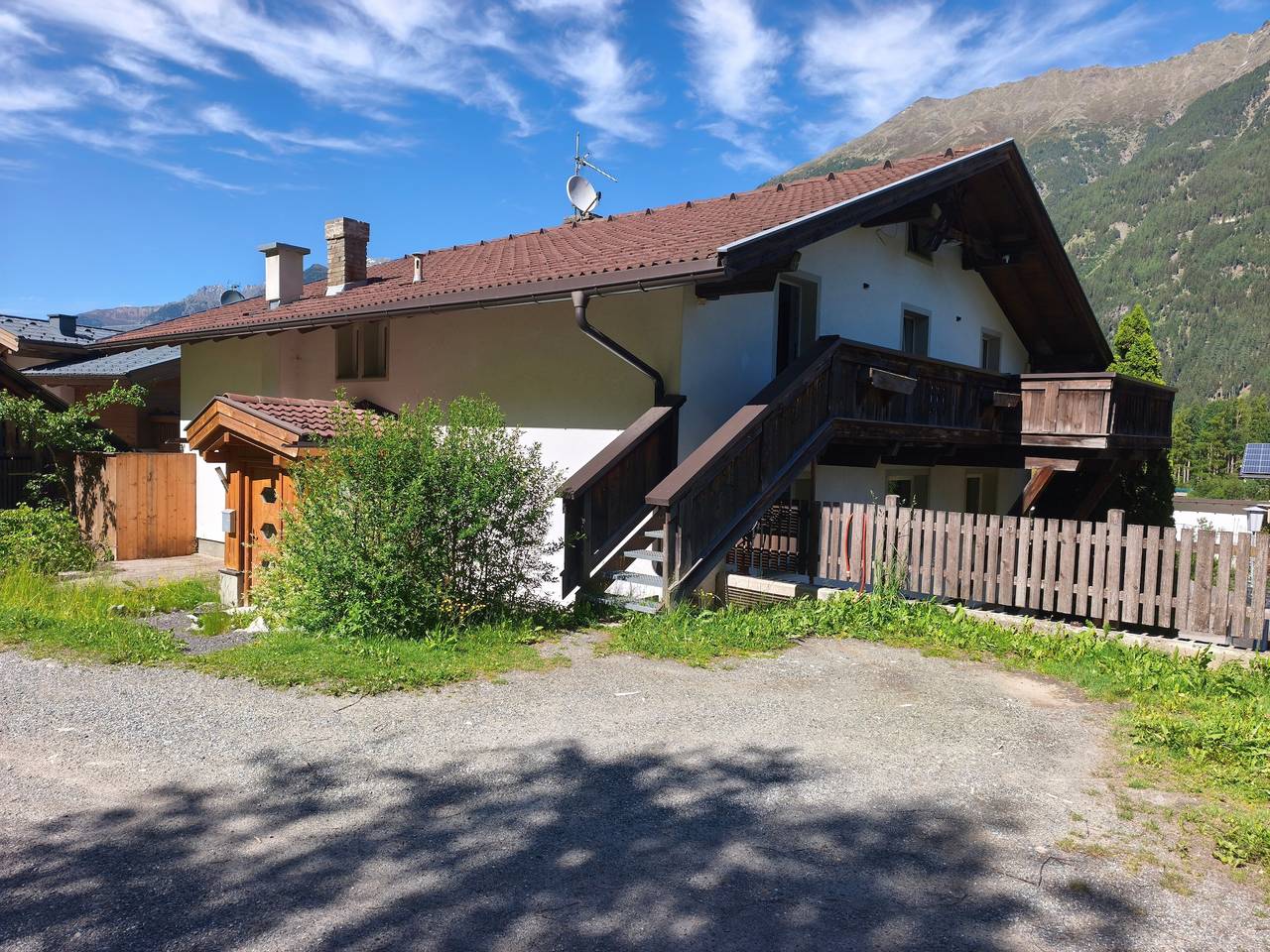 Geheel appartement, Appartement 'Ferienhaus Am Wasserfall Ap2' met bergzicht, privéterras en wifi in Längenfeld, Ötztal