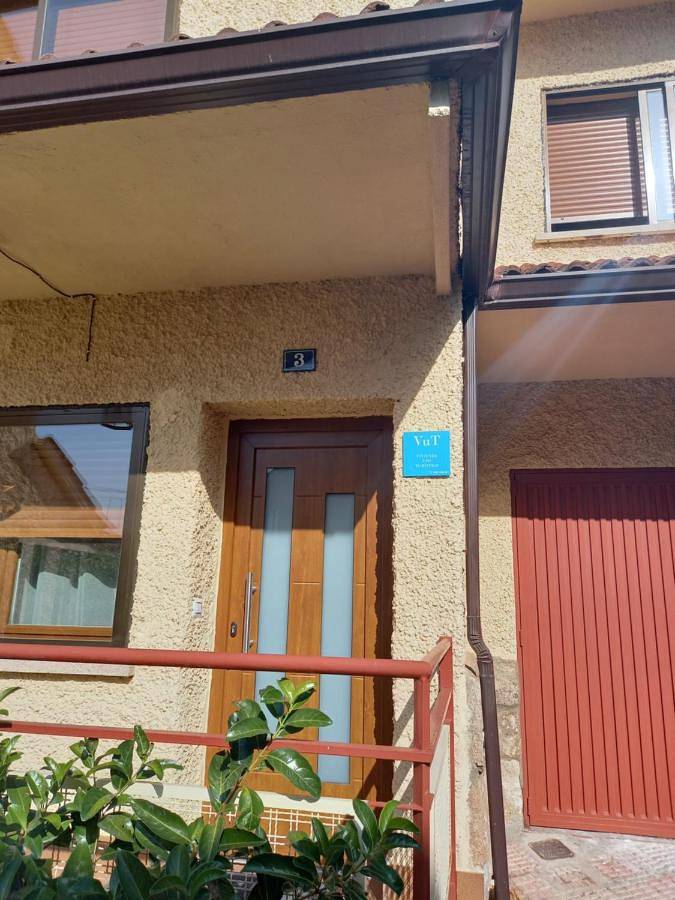 Apartamento para 8 personas, con Terraza además de Jardín y Vistas en El Barraco
