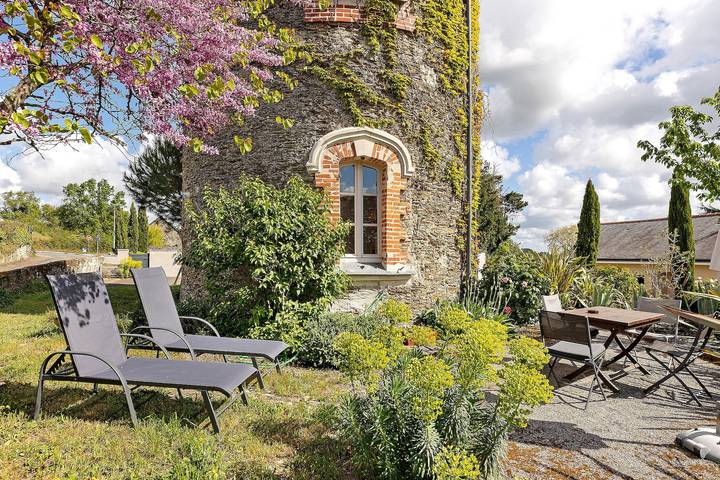 Ferienhaus „Tour-moulin“ mit privater Terrasse, Garten und Wlan in Bouchemaine, Angers und Umgebung