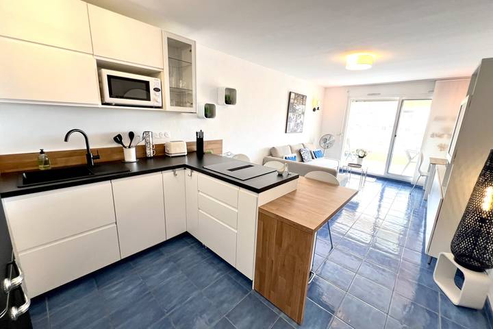 Gîte pour 4 personnes, avec balcon et piscine, adapté aux familles à Vallauris - 2