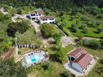 Gîte pour 2 personnes, avec vue ainsi que jardin et piscine dans Ourém