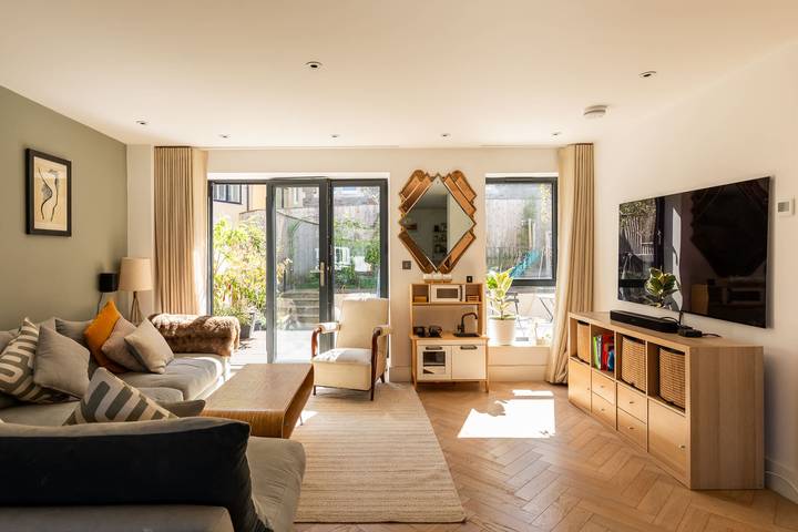 Holiday rental for 9 people, with garden, child-friendly in Bristol