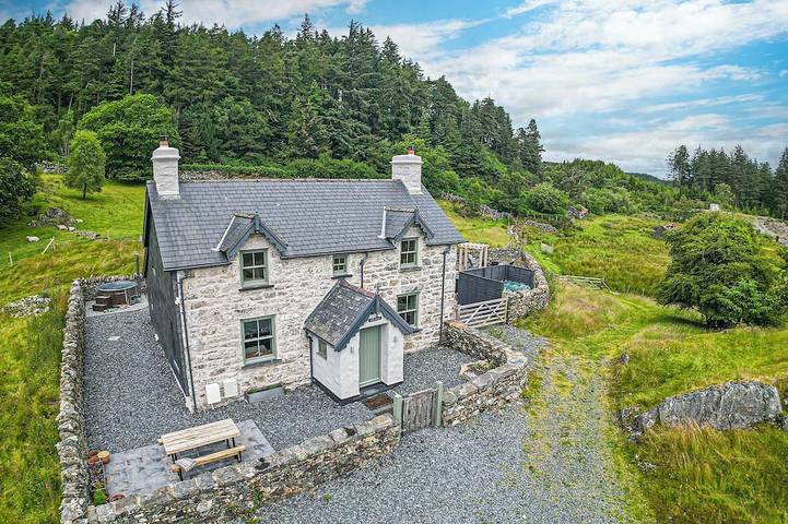 Cottage for 6 people, with Hot tub and Terrace in Betws-y-Coed