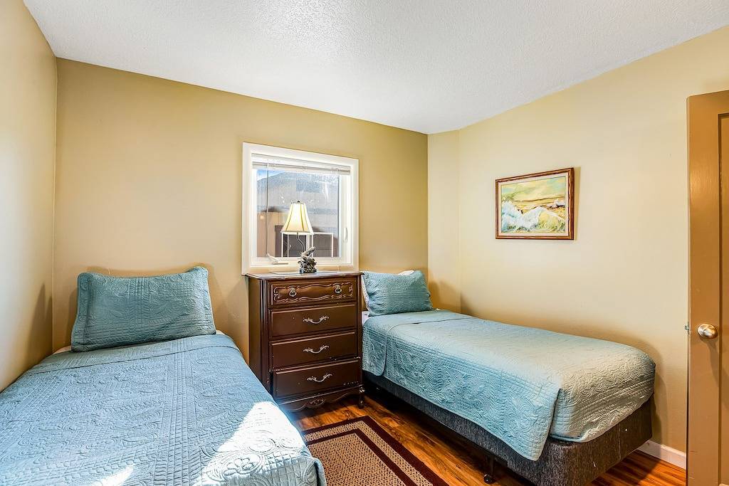 Modernisiertes, hundefreundliches Ferienhaus mit Feuerstelle im Freien, drei Blocks vom Strand entfernt in Gearhart, Clatsop County