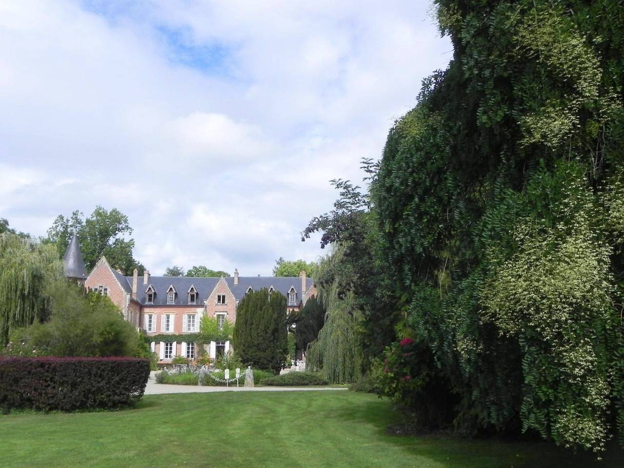 Superior Double Room with Terrace - Aglaë in Villeneuve-sur-Allier, Allier