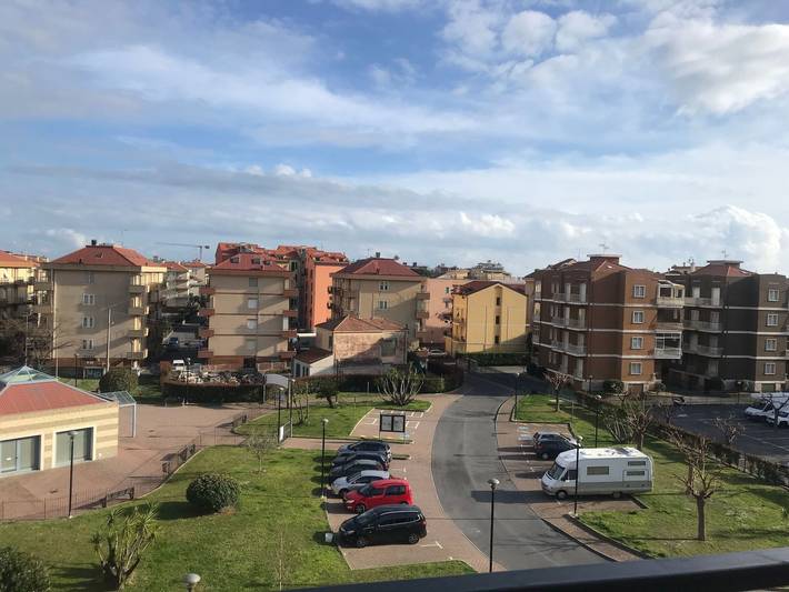 Entire apartment, 'White' mit Balkon in Pietra Ligure, Pietra Ligure Municipality