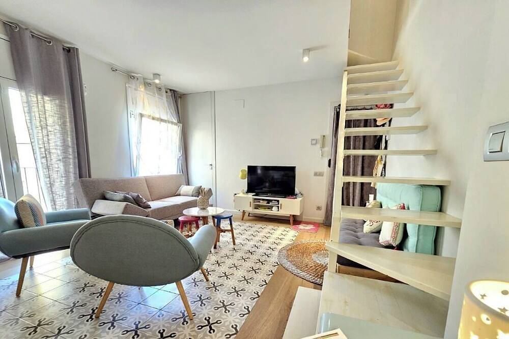 Entire apartment, Spacious Beach House Duplex Apartment Barceloneta in Barcelona Centre, Barcelona