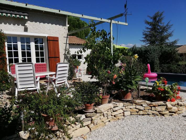 Appartement entier, Gemütliche Ferienwohnung umgeben von provenzalis in Rustrel, Parc naturel régional du Luberon