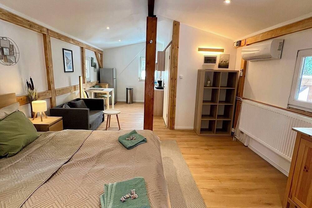 Bungalow mit privaten Whirlpool & Terrasse im Wald in Reinhardtsdorf-Schöna, Elbsandsteingebirge