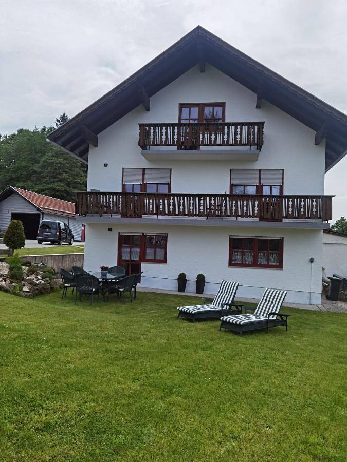Ganze Wohnung, Landhaus Schreiner - Ferienwohnung Lilli in Teisnach, Vorderer Bayerischer Wald