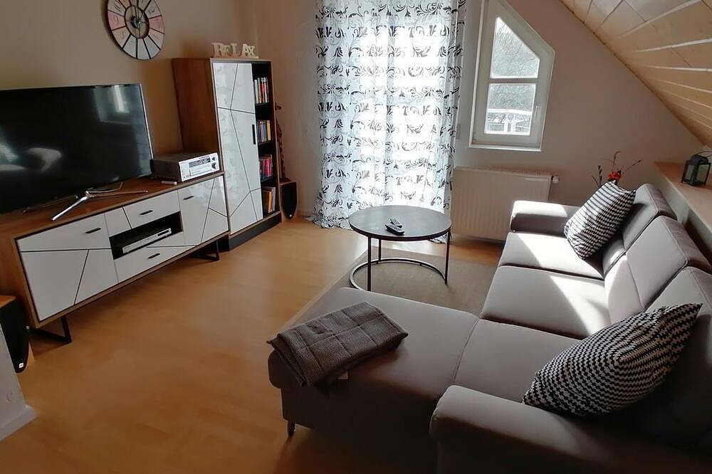 Ganze Wohnung, 2-Bett-Ferienwohnung Dachgeschoss, Balkon - Ferienwohnung Schnegger in Dreis-Brück, Vulkaneifel