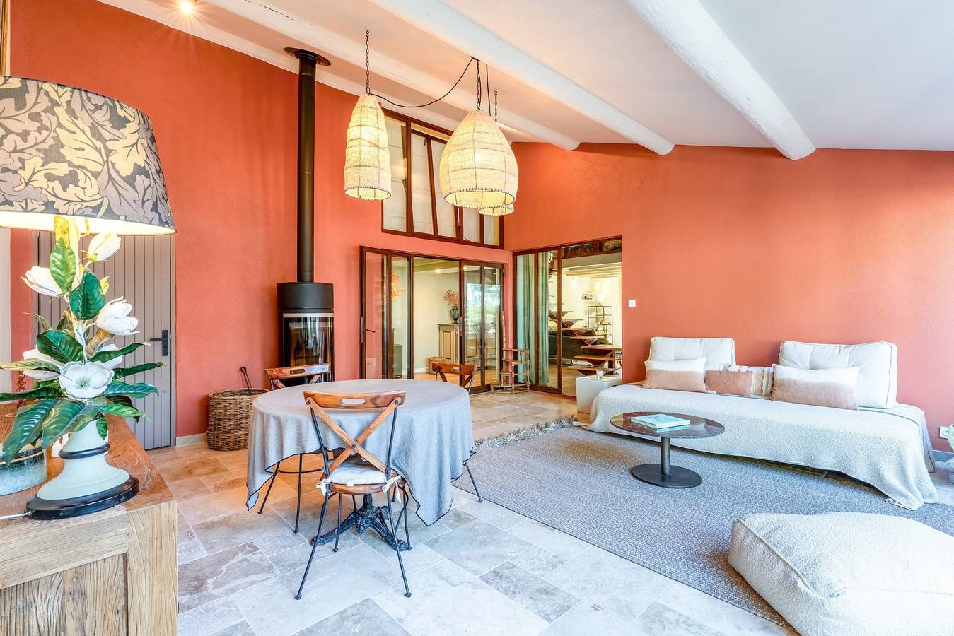 Ferienhaus „Le Loft d'Emma“ mit Gemeinschaftspool, Wlan und Klimaanlage in Pernes-les-Fontaines, Parc naturel régional du Mont-Ventoux