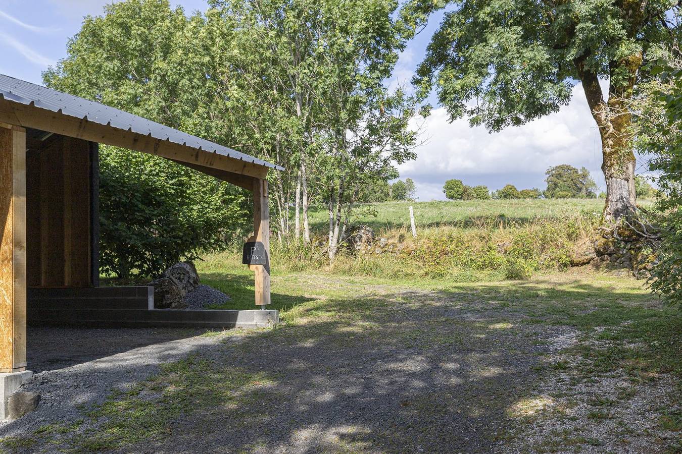 La Petite Escale du Pouget - Chambre la Grise in Pailherols, Région d'Aurillac