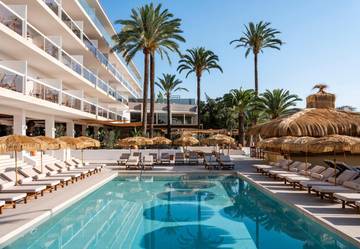Hôtel pour 2 personnes, avec jacuzzi ainsi que balcon et piscine à Palmanova (Espagne)