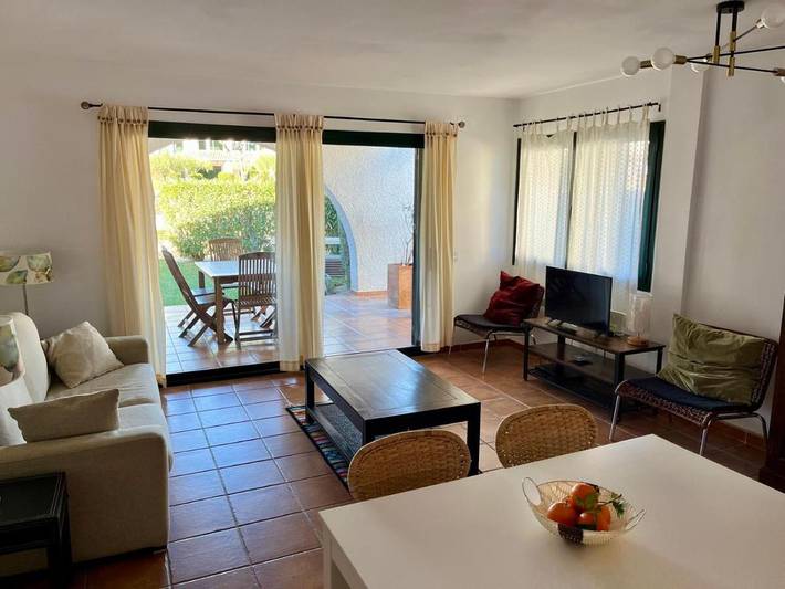 Location de vacances pour 6 personnes, avec vue et jardin ainsi que piscine et bassin pour enfant à El Perelló - 3