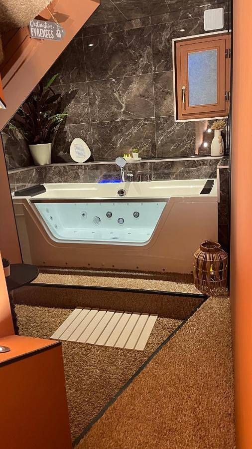 Gîte pour 2 personnes, avec Jacuzzi dans Thermes Le Modele Le Teich - 3