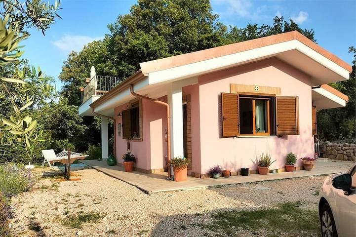 Wonderful place to relax and take in nature with excellent views of mountains in Sonnino, Latina Provinz