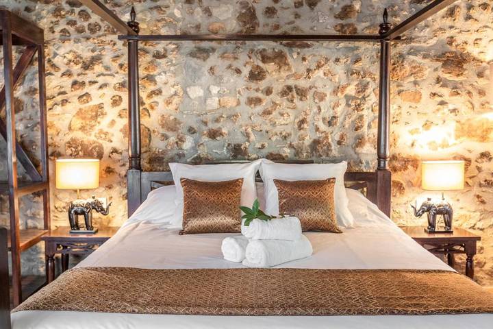 Albergue para 2 personas, con jardín además de vistas y piscina, Se admiten mascotas en Cataluña - 4