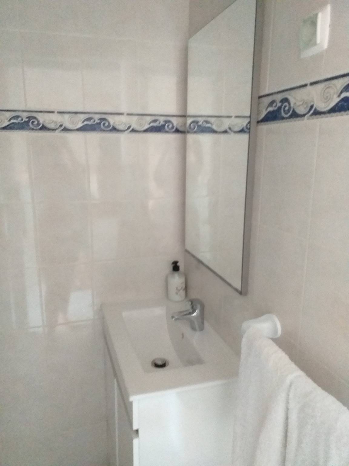 Zimmer 'South Side Guesthouse - Quarto W' mit Gemeinschaftspool, Wlan und Klimaanlage in Quelfes, Parque Natural da Ria Formosa
