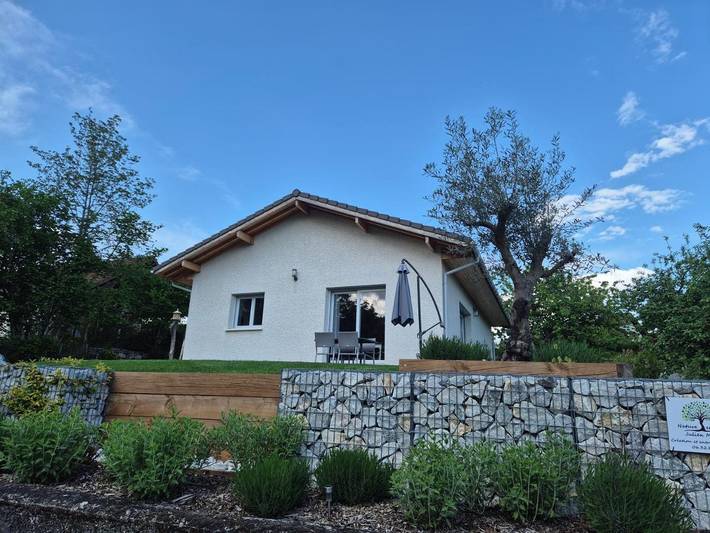 Gîte pour 4 personnes, avec terrasse et vue dans Bassy