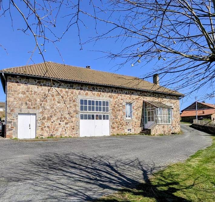 Location de vacances pour 5 personnes, avec jardin à Dournazac