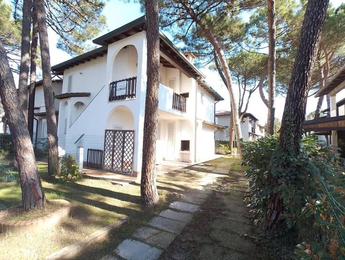 Ferienhaus für 9 Personen, mit Balkon und Terrasse sowie Garten in Lido di Spina