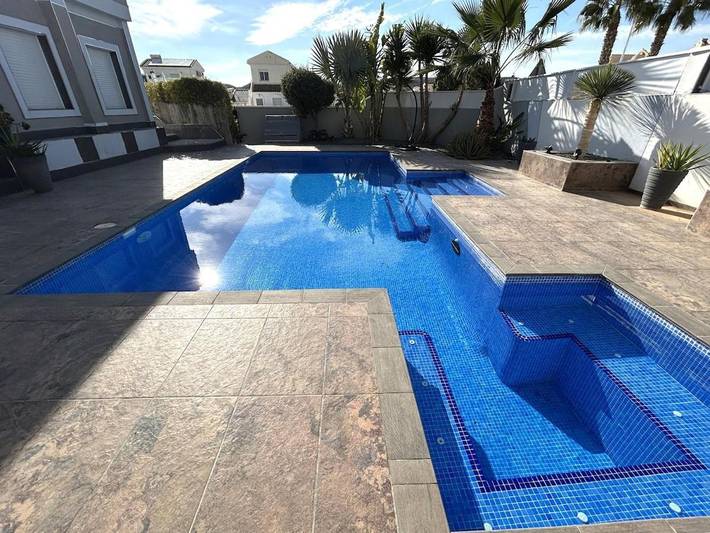 Location de vacances pour 6 personnes, avec piscine et jardin dans Camposol - 2