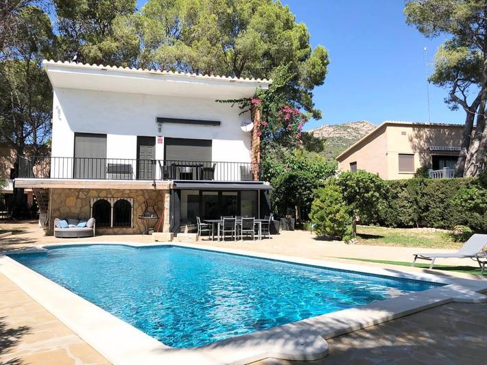 Villa for 10 people, with garden and pool as well as view - 1