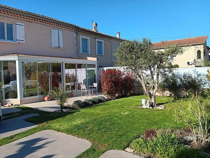Appartement de vacances pour 4 personnes, avec piscine et terrasse ainsi que vue et jardin