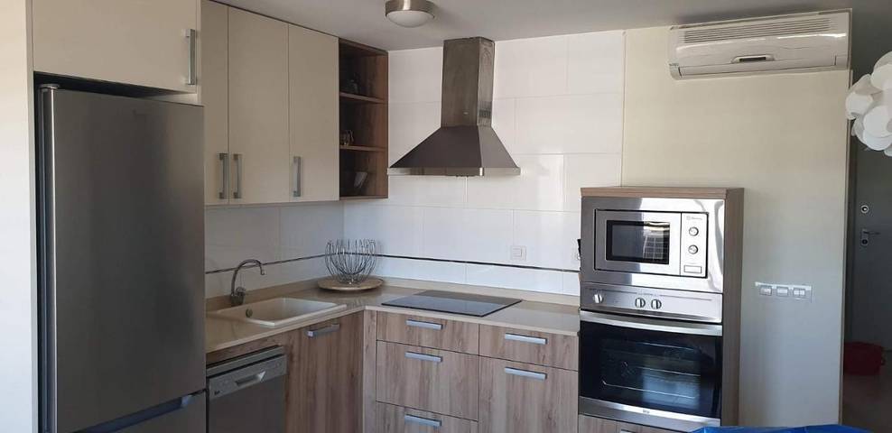 Apartamento para 4 personas, con Terraza y Jardín además de Piscina y Vistas en Torrenostra