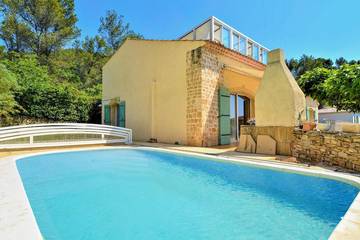 Location de vacances pour 7 personnes, avec terrasse à Laudun-l'Ardoise