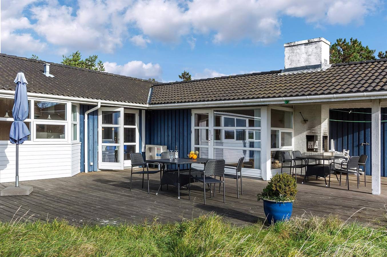 Nice home in Aakirkeby w/ 4 Bedrooms, Sauna and Wifi in Østre Sømarken, Pedersker