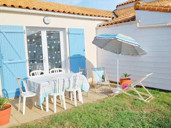Ferienhaus für 4 Personen, mit Whirlpool und Terrasse sowie Garten und Sauna