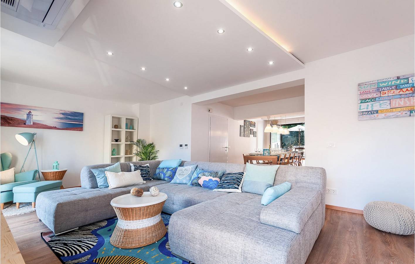 Modern appartement van 240 m² met zwembad, wifi en garage – 1,5 km van het strand in Crikvenica, Primorje-Gorski Kotar