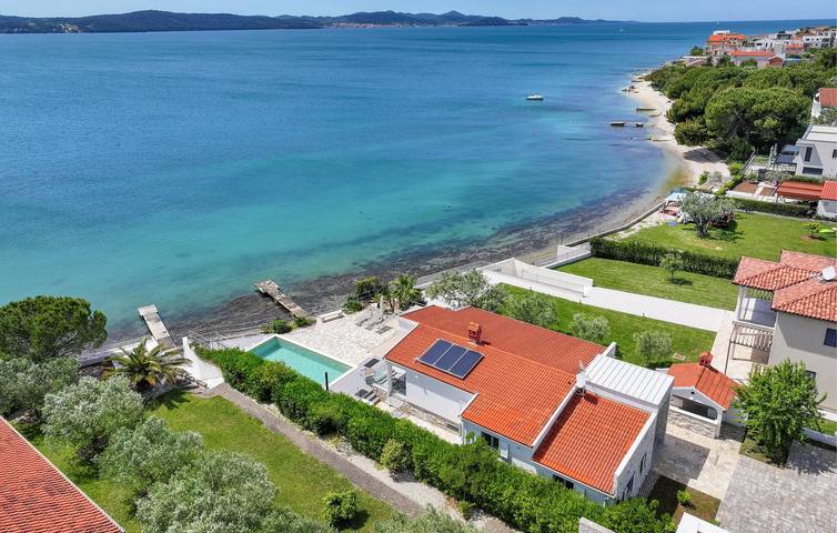 Ferienhaus für 8 Personen, mit Sauna und Pool sowie Seeblick und Garten, mit Haustier in Bibinje