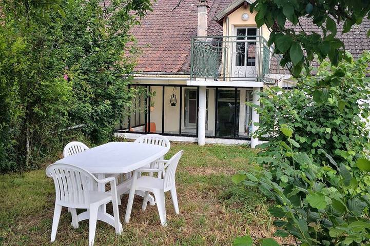 Location de vacances pour 7 personnes, avec balcon ainsi que jardin et jacuzzi, animaux acceptés à Saint-Martin-le-Mault