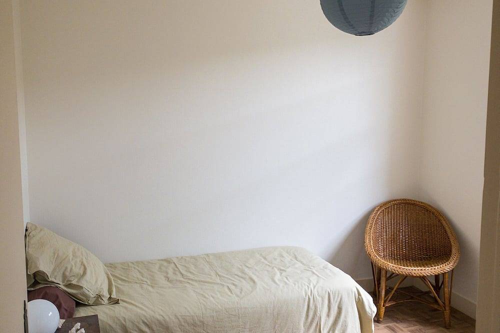 Family home with the ocean at the end of the garden. in Betahon, Ambon