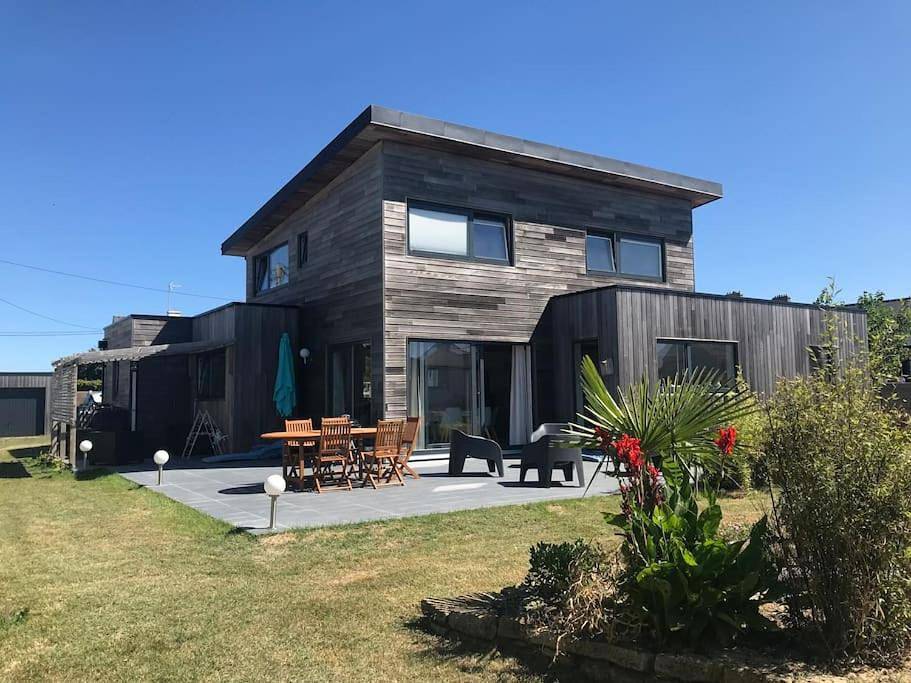 Three-Bedroom House in Lampaul-Plouarzel, Région de Brest