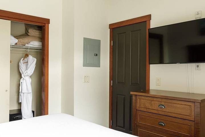 Vacation rental for 4 people, with hot tub and pool in Banff National Park