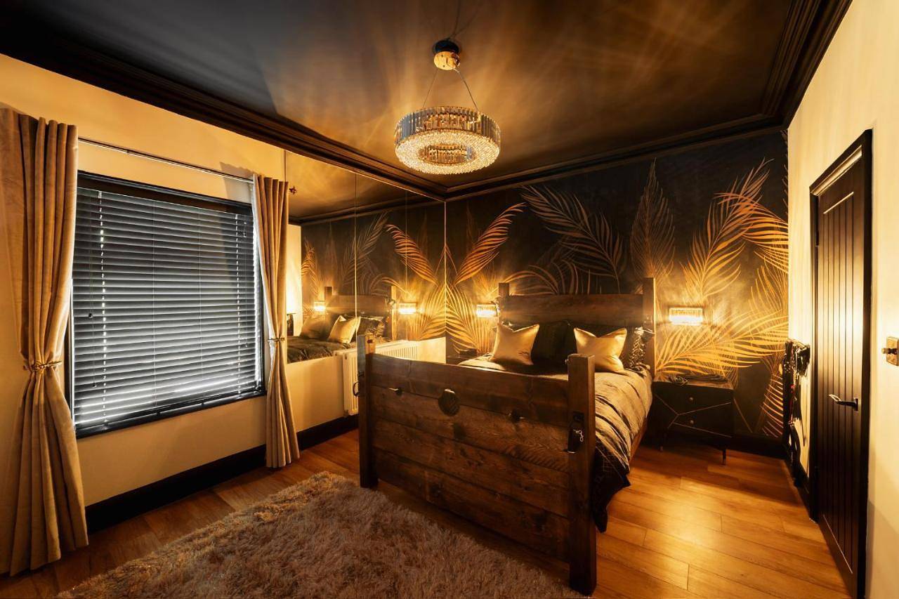 Entire apartment, Casa Amor - Adult Only Retreat Midlands in Stoke-on-Trent, Midlands