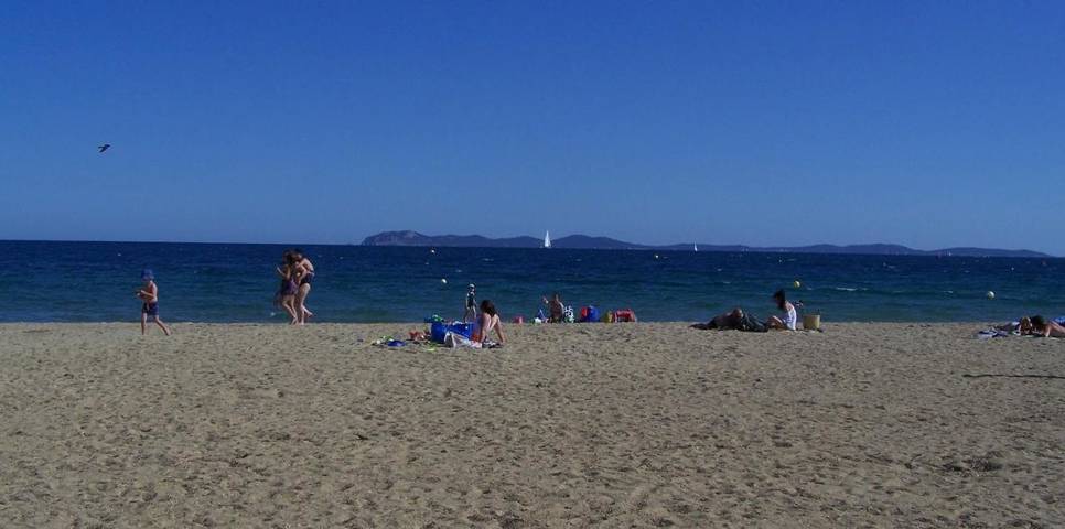 Gîte pour 4 personnes, avec Terrasse et Vue dans Plage des Salins (Hyeres)