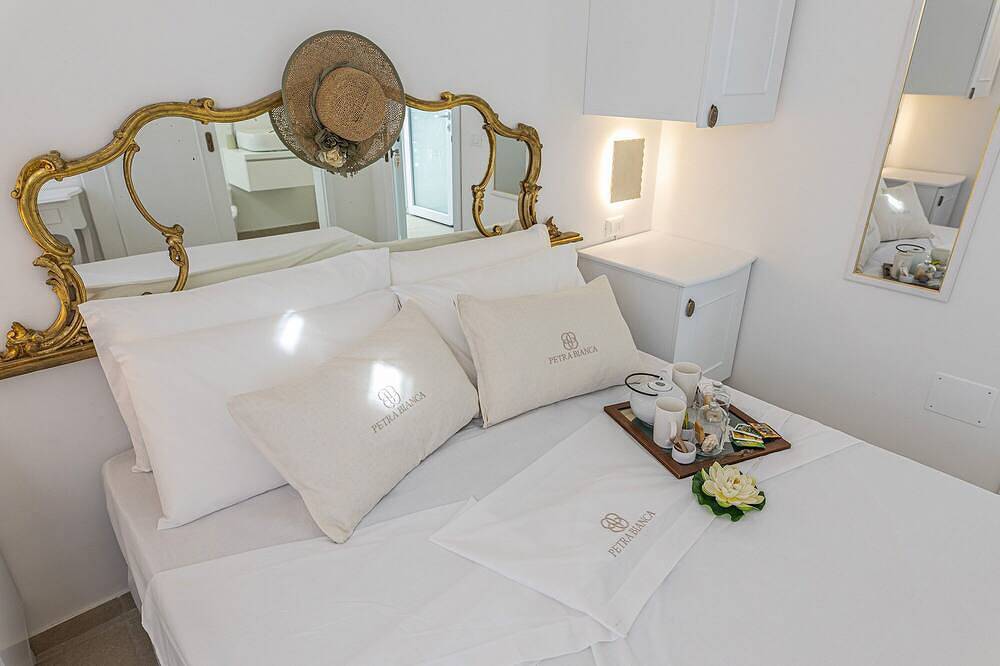 B&B Petra Bianca - Camera matrimoniale - Cin It075090B400063099 in Torre San Giovanni, Golfo di Taranto