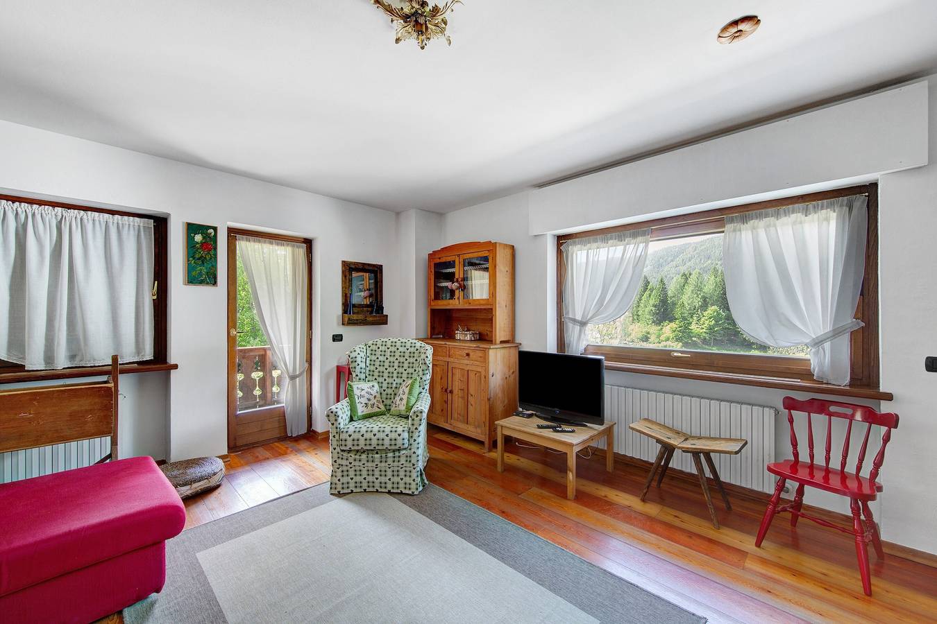 Ganze Wohnung, Ferienwohnung 'Appartamento Serdes Big C2' mit Bergblick und Balkon in San Vito di Cadore, Dolomiti Superski