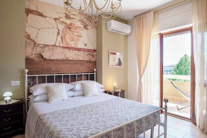 Apartamento entero, 3-Bedroom Apartment with Mountain Views in Castellammare di Stabia, Sorrento Coast