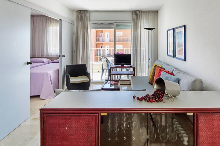 Holiday apartment for 5 people, with balcony and pool, with pets - 1