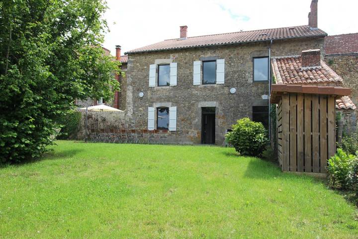Gîte pour 14 personnes, avec Terrasse et Jardin