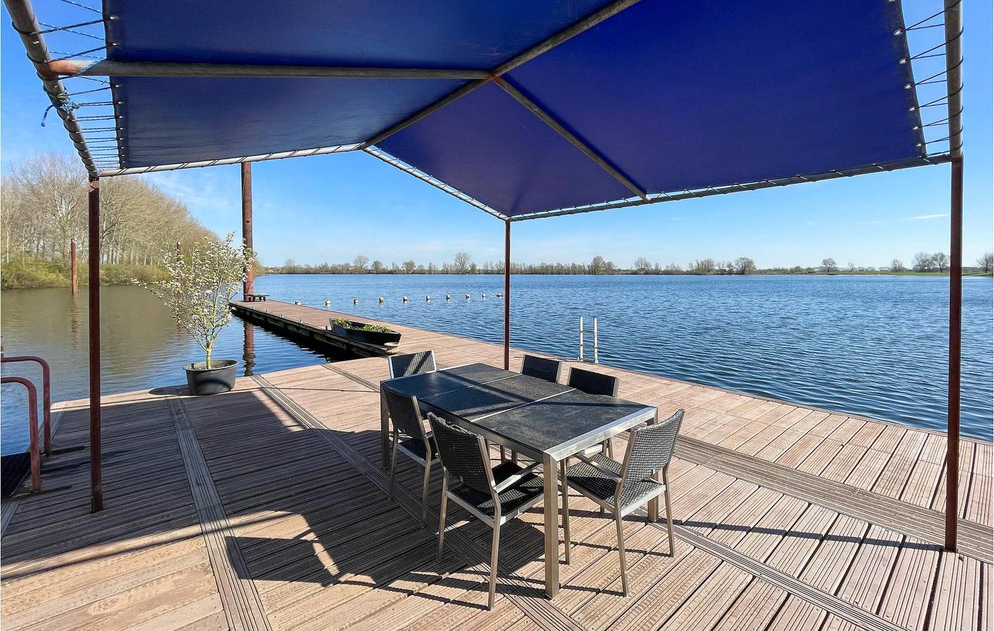 Woonboot voor 5 personen met terras in Noord-Brabant